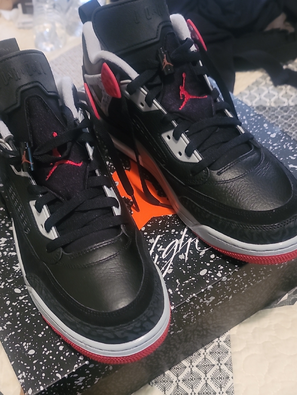 Jordan Men’s Black and Red Retro Basketball Sneakers